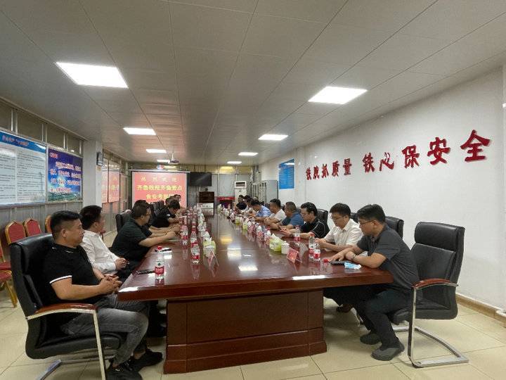 齊魯壹點(diǎn)食安山東消費(fèi)者考察團(tuán)走進(jìn)雙匯德州工廠見證品質(zhì)餐飲管理